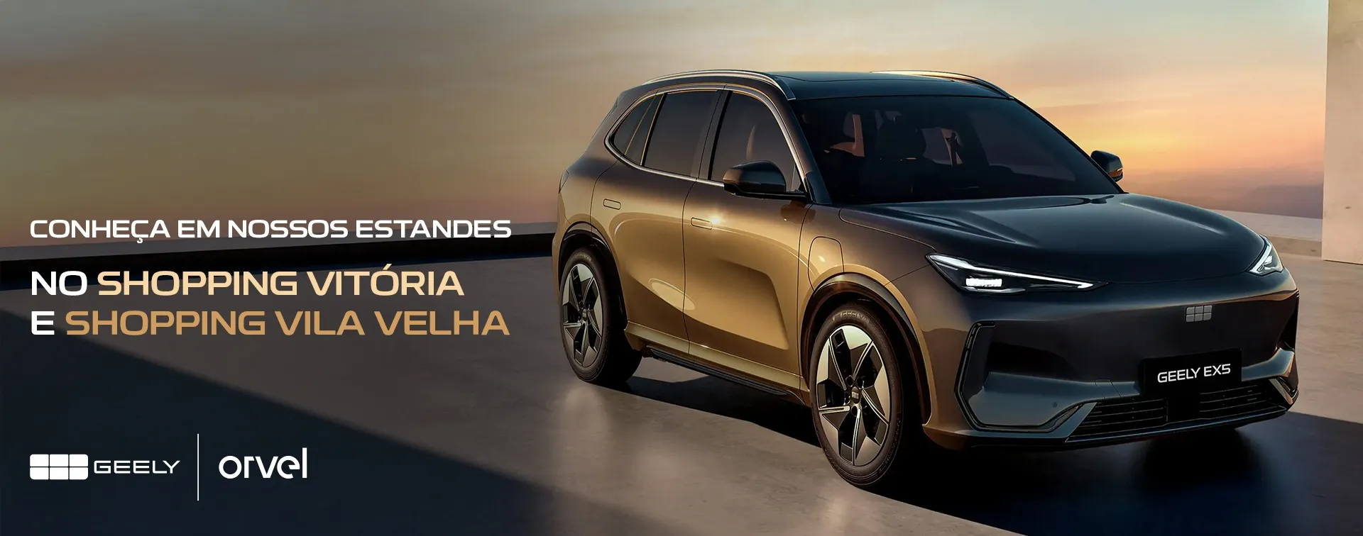 “Fachada moderna da nova unidade da concessionária Dealer Geely ao entardecer, com reflexo do pôr do sol nas amplas janelas espelhadas. Em destaque, o texto ‘Conheça nossa unidade – A Dealer Geely chegou’, acompanhado do logotipo da Geely Dealer no canto inferior direito.